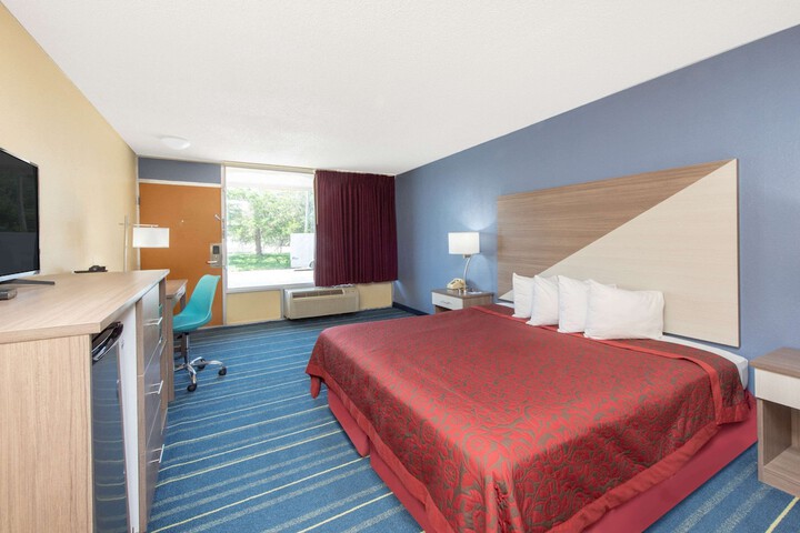 Room 32 of 47