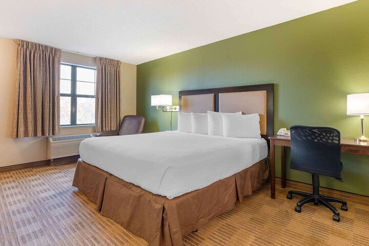 Room 15 of 33