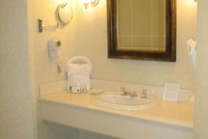 Room 25 of 37