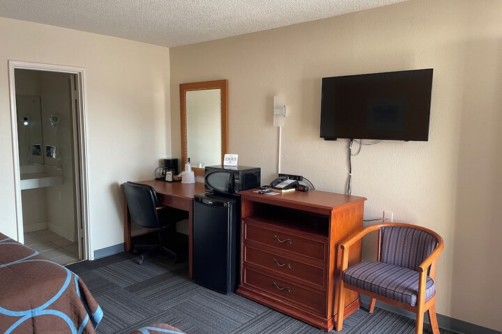 Room 11 of 17