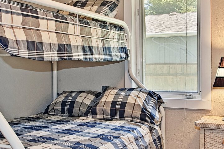 Ten Pines Cottage in Hoquiam