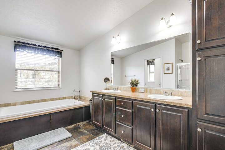 Secluded Boulder House - Next to National Forests!