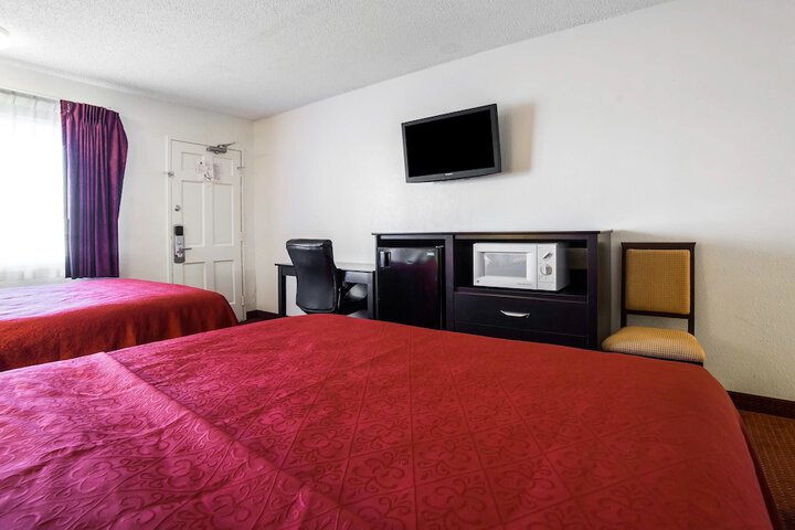 Room 12 of 27