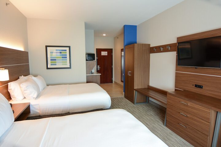 Room 12 of 30