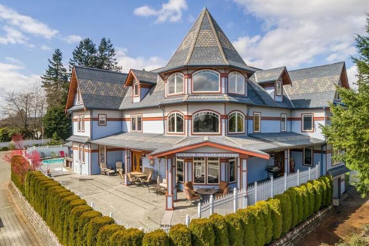 The Mansion Inn