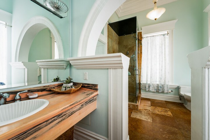 Southernmost House - Adult Exclusive