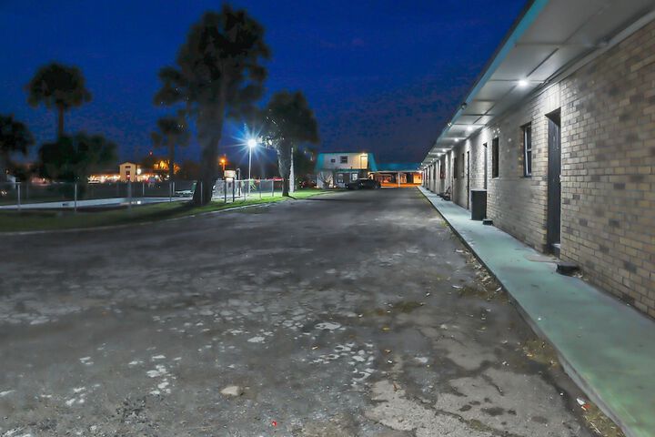 Mathis Motel