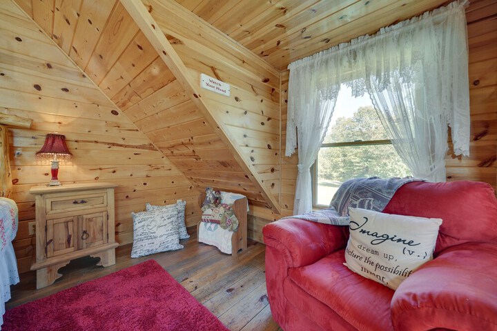 Secluded Broken Bow Cabin w / Fire Pit and Deck!