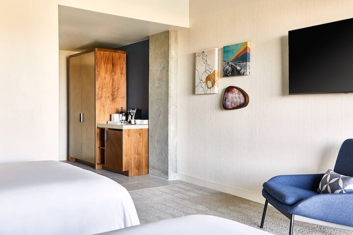 Room 80 of 161
