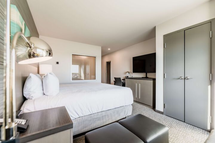 Hyatt House Winnipeg-South / Outlet Collection