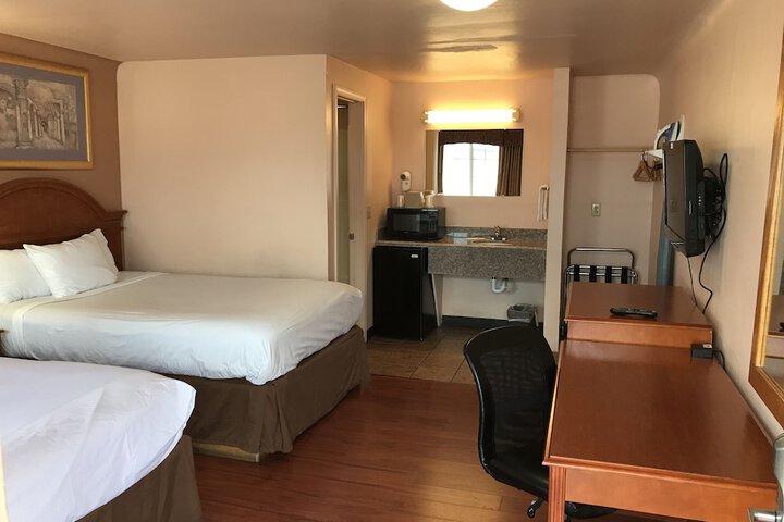 Room 12 of 25