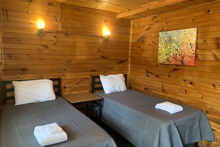 Pine Crest Motel & Cabins