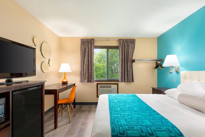 Room 10 of 26