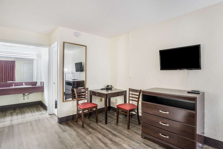 Room 21 of 34