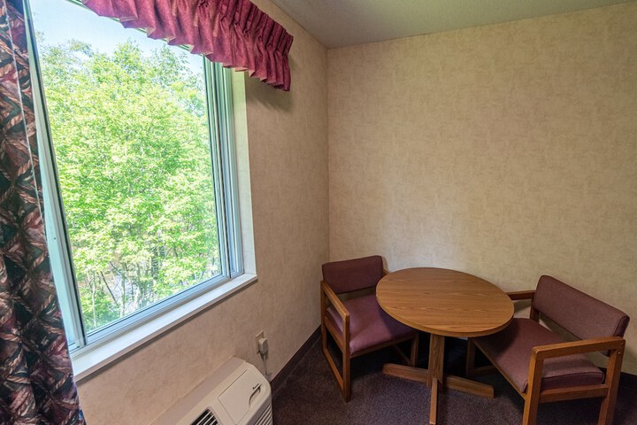 Room 25 of 32