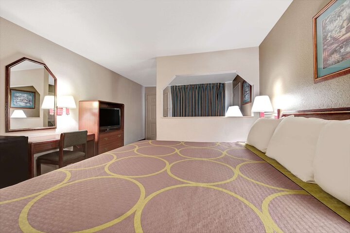 Room 5 of 13