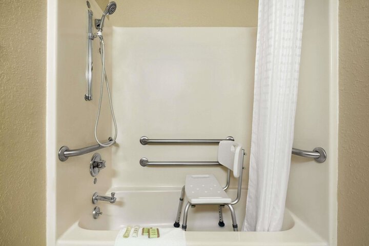 Room 4 of 15