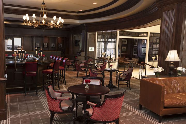 Lounge 110 of 148