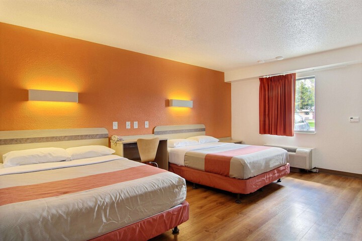 Motel 6 Middleburg Heights OH - Cleveland