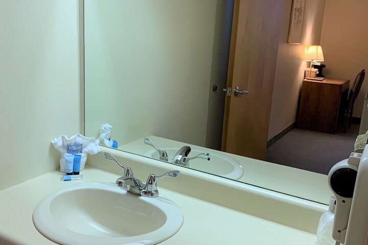 Room 40 of 48