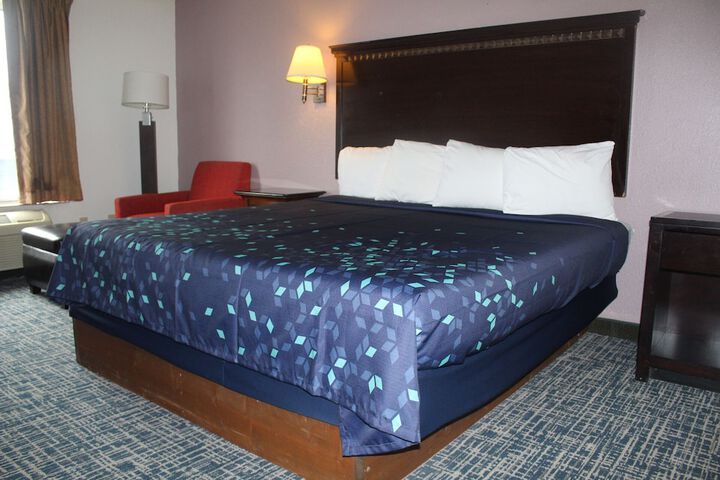 Room 8 of 12