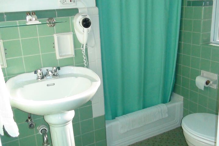 Room 6 of 27