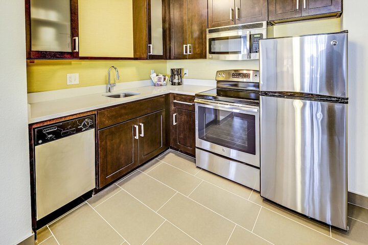 Residence Inn Akron South / Green
