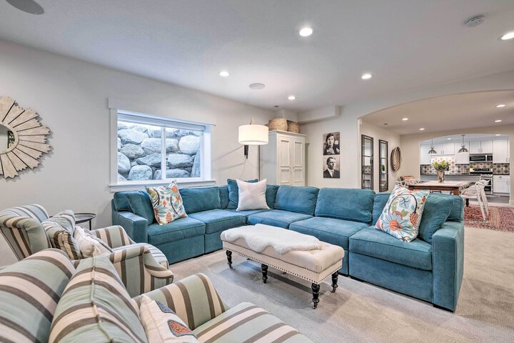 Vibrant Chic Home 20 Mi to Salt Lake City!