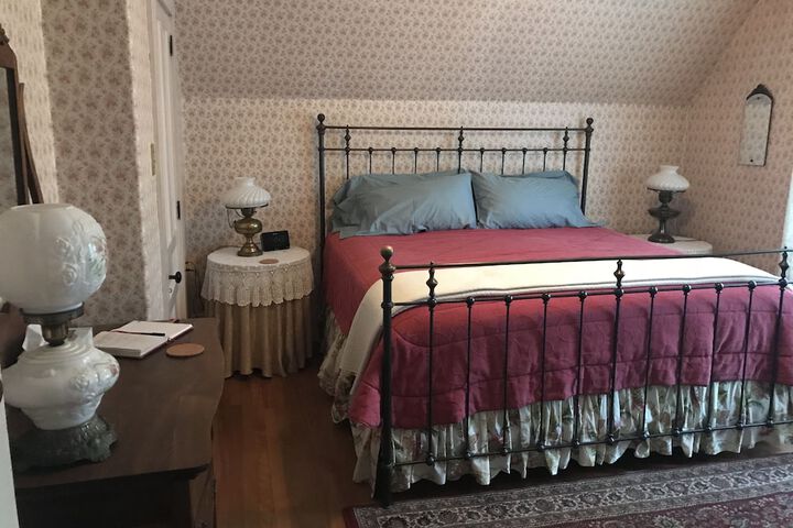 Room 11 of 36