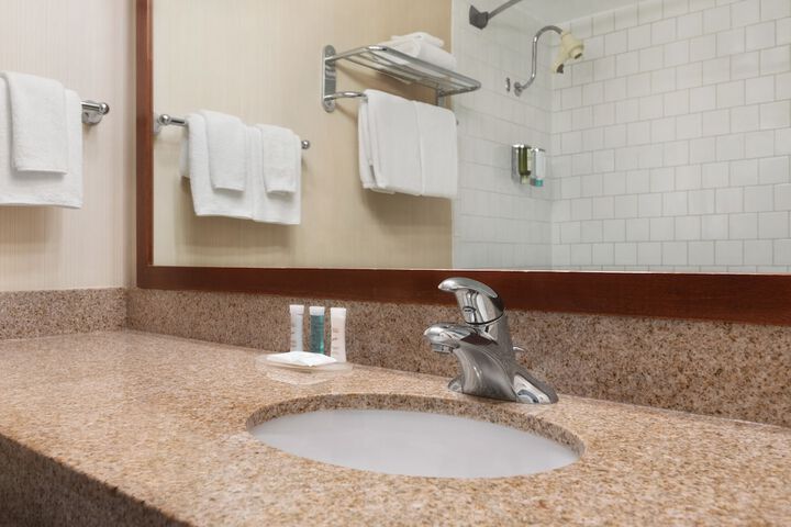 Ramada by Wyndham Belleville Harbourview Conference Centre