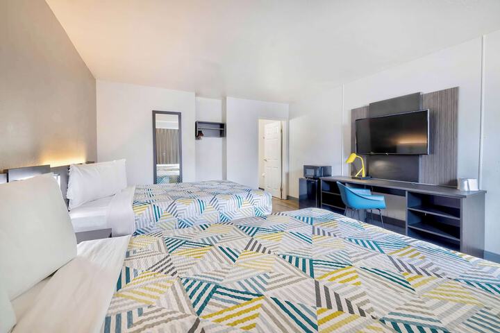 Room 9 of 29