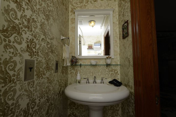 Room 14 of 32
