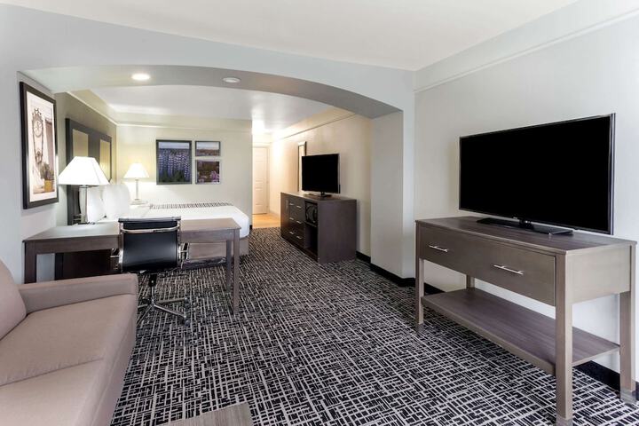 La Quinta Inn & Suites by Wyndham Seguin