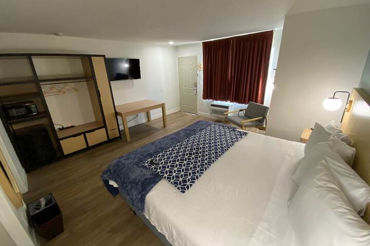 Room 17 of 36