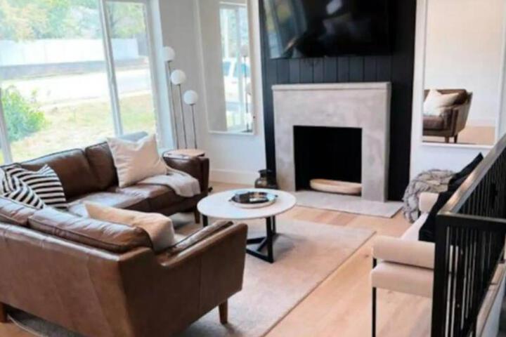 Entire Home near SLC. Family Friendly & King Suite