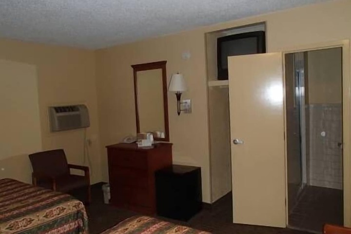 Room 15 of 26