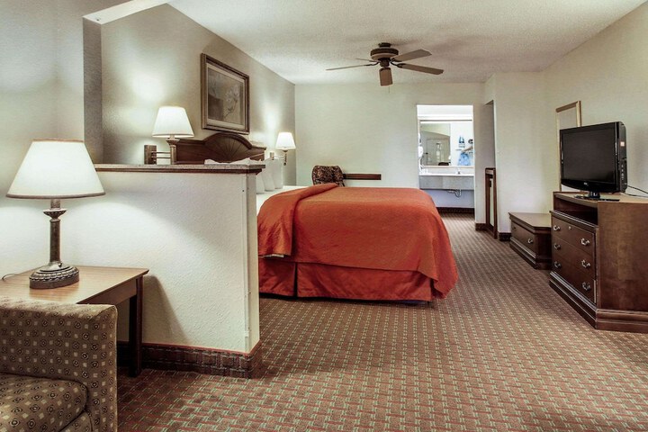 Room 7 of 32