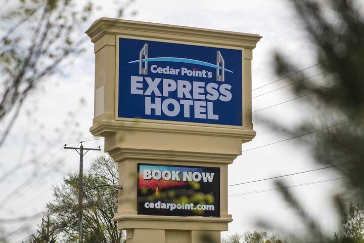 Cedar Points Express Hotel