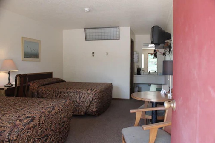 Room 13 of 16