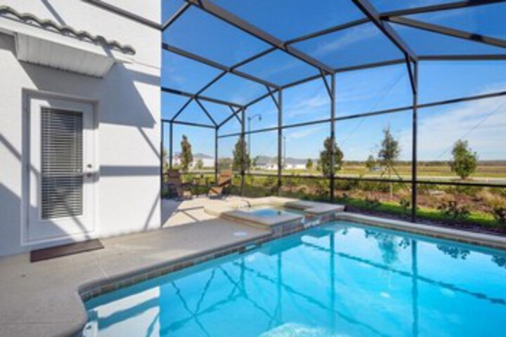 Luxury 5 bedroom home with private pool