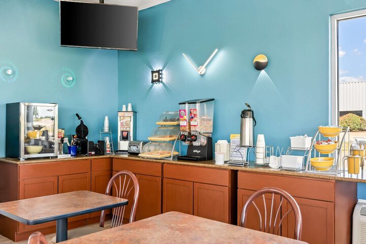 Days Inn by Wyndham Salina South