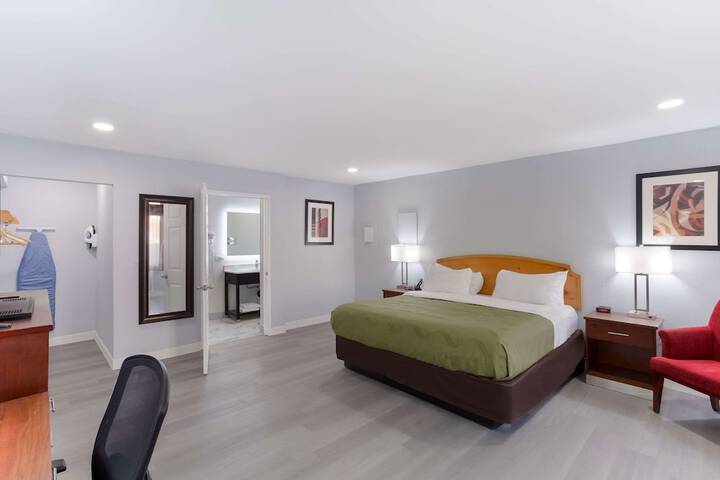 Room 33 of 37