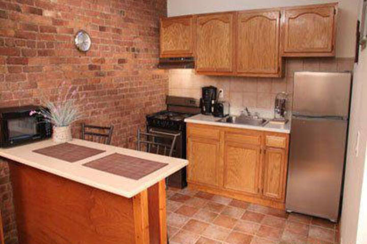 UPPER YORKVILLE SUITES