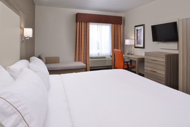 Holiday Inn Express & Suites Williams by IHG