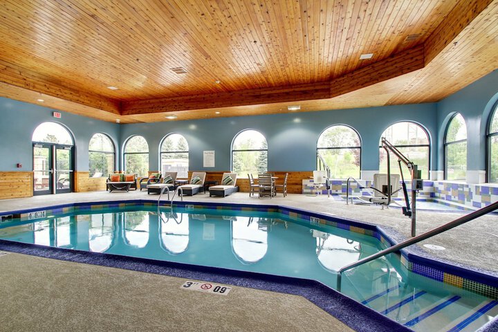 Holiday Inn Express & Suites Aurora - Naperville by IHG