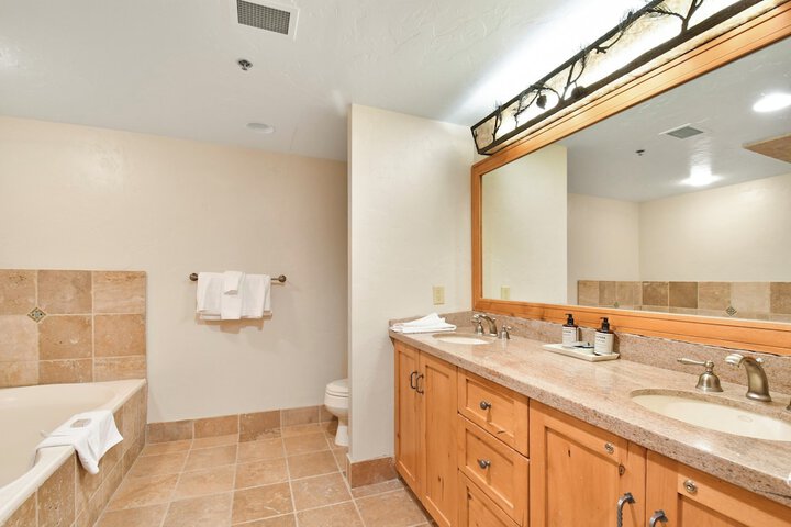 Grand Summit Hotel - Canyons Village a RockResort