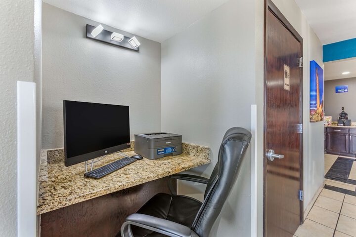 Business Center 34 of 34