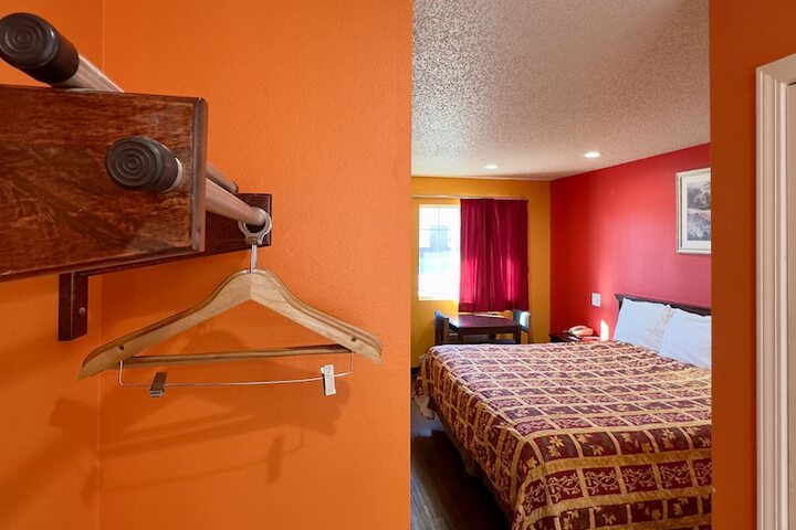 Room 9 of 26