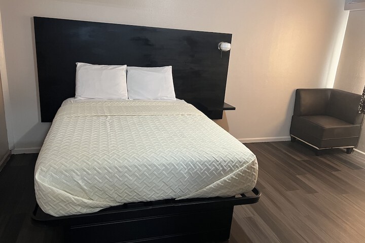 Room 14 of 17
