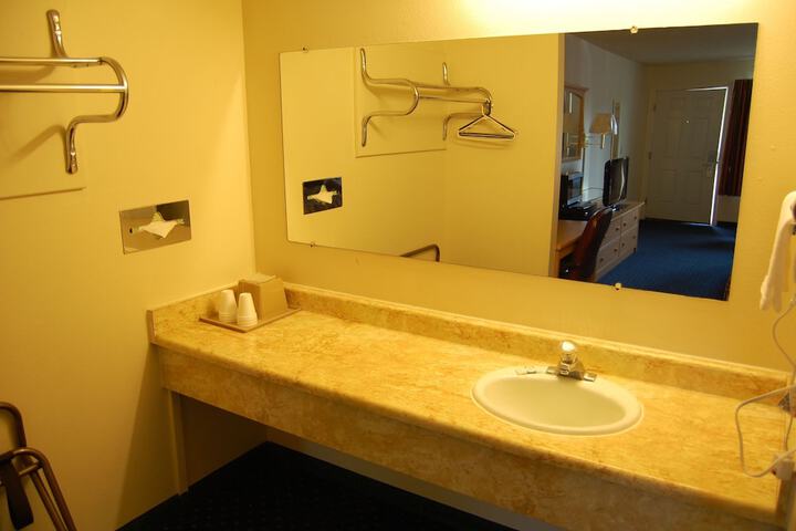 Room 13 of 31